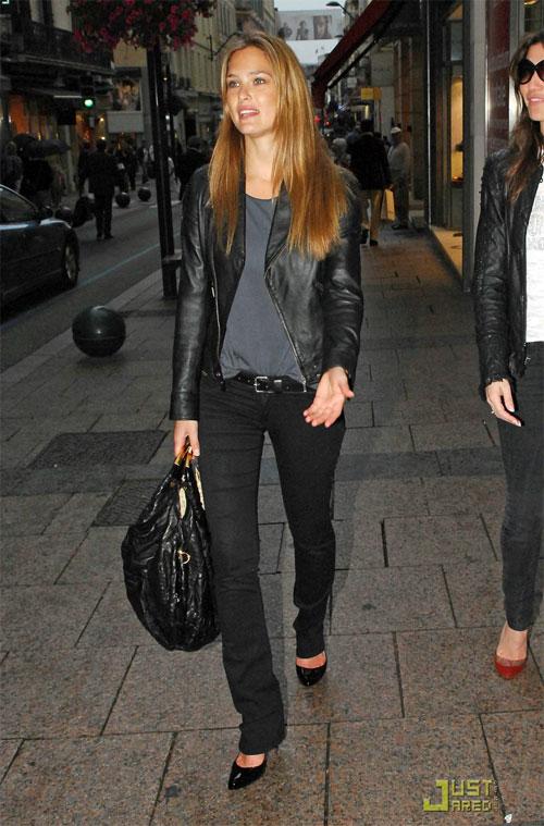 Подруга Ди Каприо смутила Канны бриллиантами