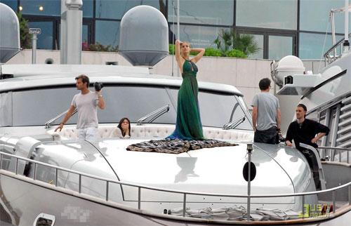 Подруга Ди Каприо смутила Канны бриллиантами