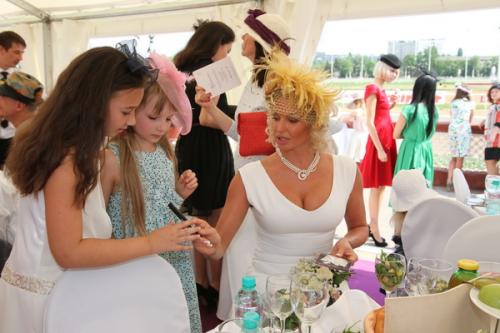 Звезды российского шоу-бизнеса на скачках «Гран-При радио «Монте Карло»