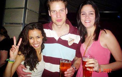 Знаменитости в объятиях поклонниц: скандальные кадры