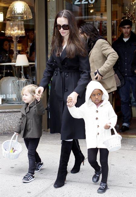 Анджелина Джоли и Бред Питт прячут своих близнецов