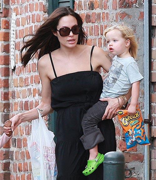 Анджелина Джоли и Бред Питт прячут своих близнецов