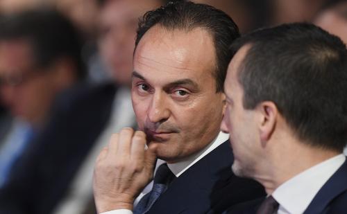 Не щадит никого: знаменитости, которые заразились коронавирусом