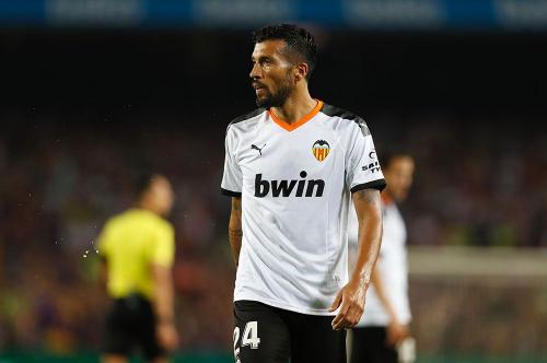 Не щадит никого: знаменитости, которые заразились коронавирусом