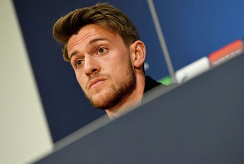 Не щадит никого: знаменитости, которые заразились коронавирусом