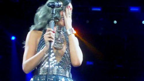 Самые нелепые казусы со звездами на сцене