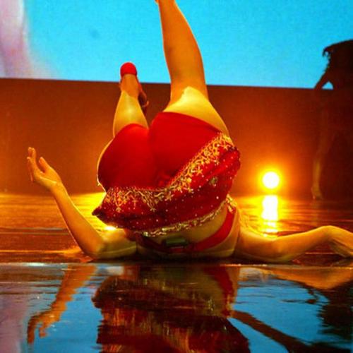 Самые нелепые казусы со звездами на сцене