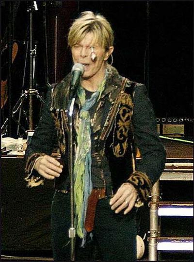 Самые нелепые казусы со звездами на сцене