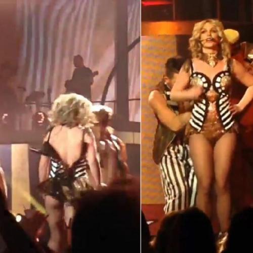 Самые нелепые казусы со звездами на сцене