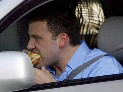 Звезды лопают фастфуд