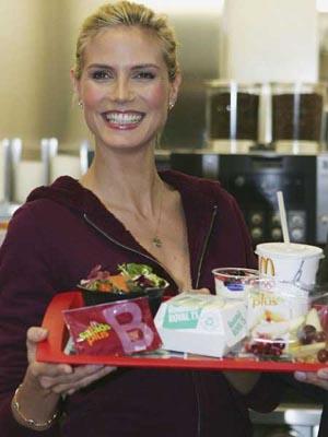 Звезды лопают фастфуд