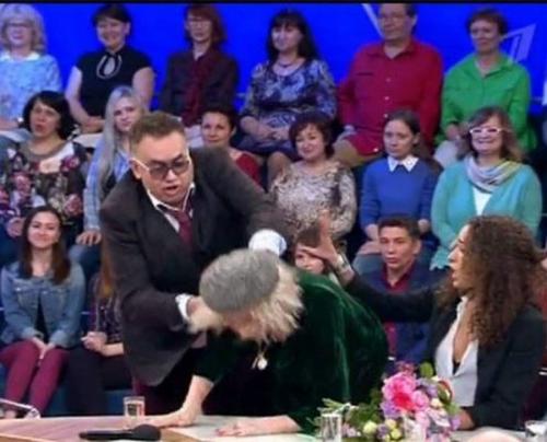 Звезды, которые устраивают дебоши на публике