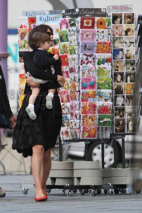 Несравненная Сури Круз вышла в свет