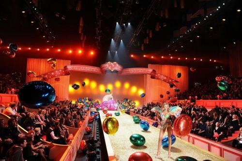 Victoria\’s Secret 2010: гвоздь программы — бюстгалтер за  млн