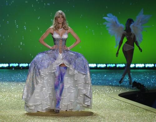 Victoria\’s Secret 2010: гвоздь программы — бюстгалтер за  млн