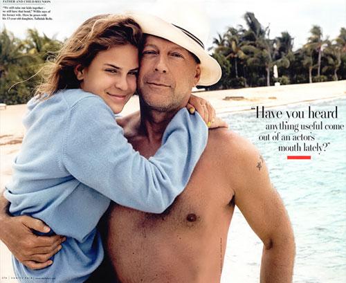 Брюс Уиллис, Дэми Мур и Эштон Катчер  живут втроем