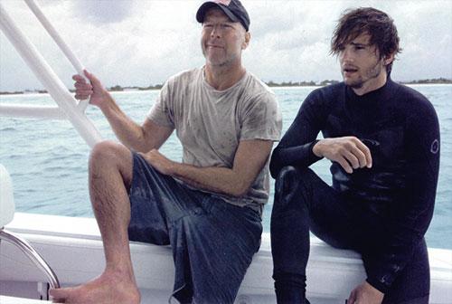 Брюс Уиллис, Дэми Мур и Эштон Катчер  живут втроем