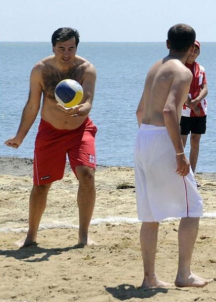 Самые выразительные пляжные костюмы политиков