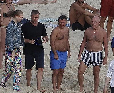 Самые выразительные пляжные костюмы политиков