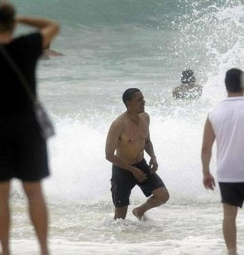 Самые выразительные пляжные костюмы политиков