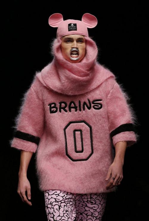 Когда модные дефиле превращаются в клоунаду