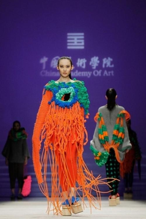 Когда модные дефиле превращаются в клоунаду