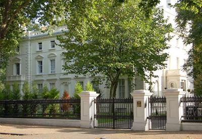 Остоженка попала в топ-10 самых дорогих улиц мира