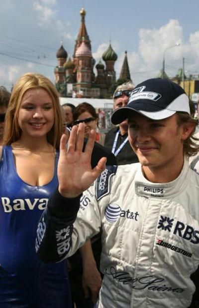 Два болида "Формулы-1" серьезно нарушили скоростной режим у Кремля