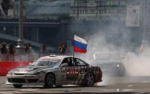 Два болида "Формулы-1" серьезно нарушили скоростной режим у Кремля