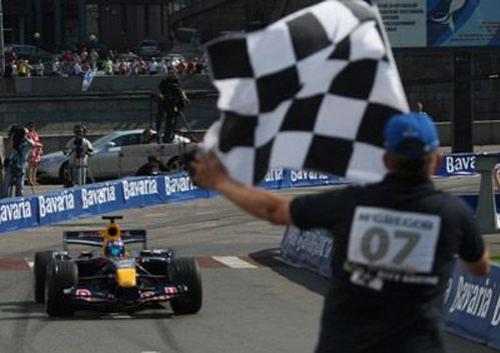 Два болида "Формулы-1" серьезно нарушили скоростной режим у Кремля