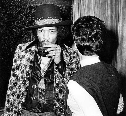 Знаменитости, которые умерли в отелях