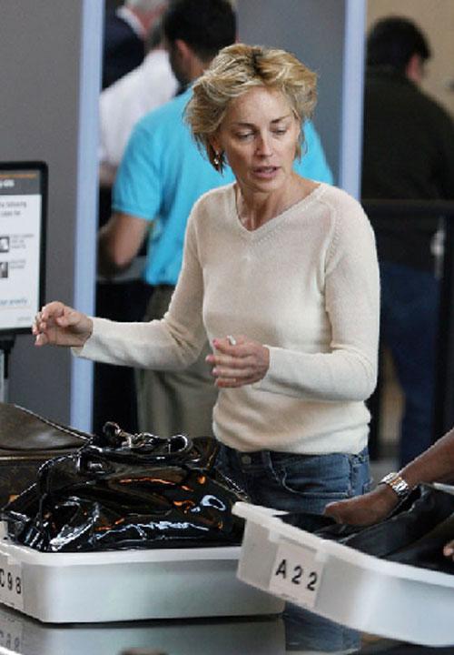 Шэрон Стоун заставили раздеться в аэропорту