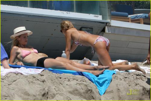 Джессика Альба показала безупречную фигуру после родов