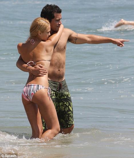 Джессика Альба показала безупречную фигуру после родов