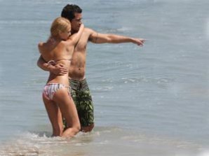 Джессика Альба показала безупречную фигуру после родов