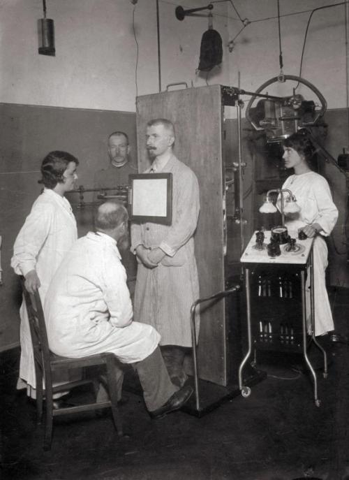 Видно историю насквозь: первые пациенты на рентгене