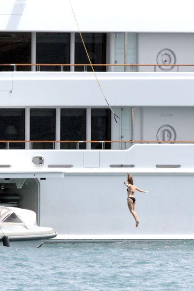 Принцесса Беатрис Йоркская отправилась на свидание во Францию