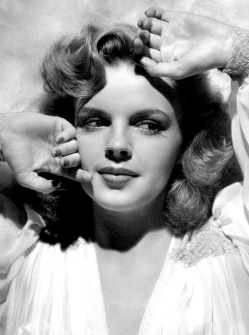 Знаменитости, ставшие жертвами пагубной зависимости