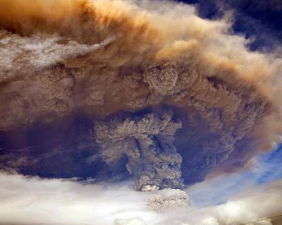 Аргентину и Чили засыпало пеплом от вулкана. Уникальные ФОТО