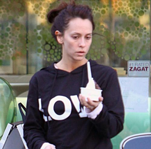 Знаменитости, которых трудно узнать без макияжа