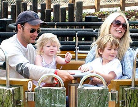 Беременная Клаудия Шиффер показала животик