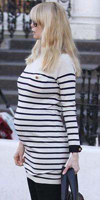 Беременная Клаудия Шиффер показала животик