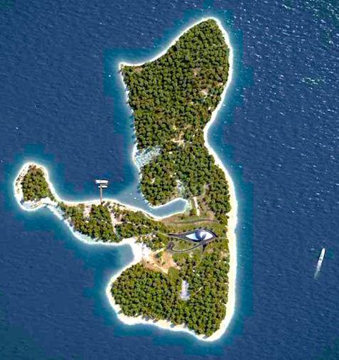 Экодом для Наоми Кэмпбелл в виде глаза