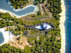 Экодом для Наоми Кэмпбелл в виде глаза