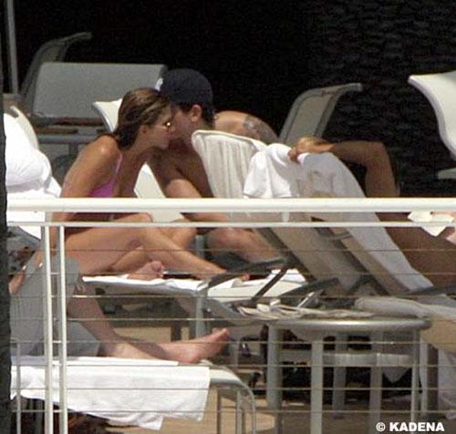 Дженнифер Энистон подцепила молодого любовника