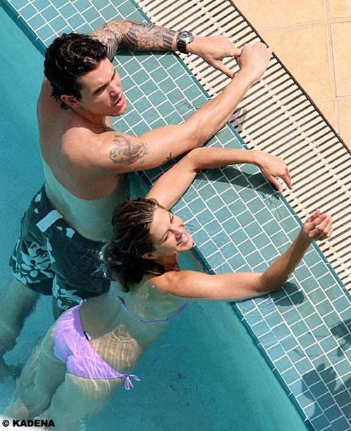 Дженнифер Энистон подцепила молодого любовника