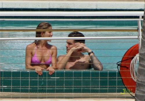 Дженнифер Энистон подцепила молодого любовника