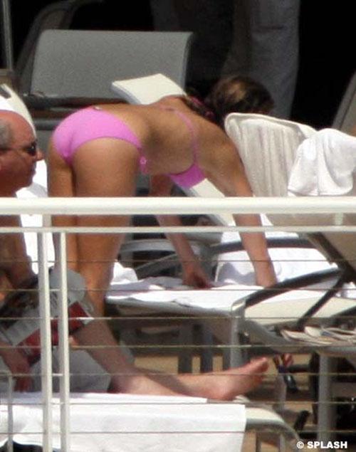 Дженнифер Энистон подцепила молодого любовника