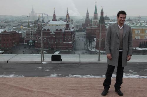 Брэдли Купер стал звездой №13 на Российской аллее славы