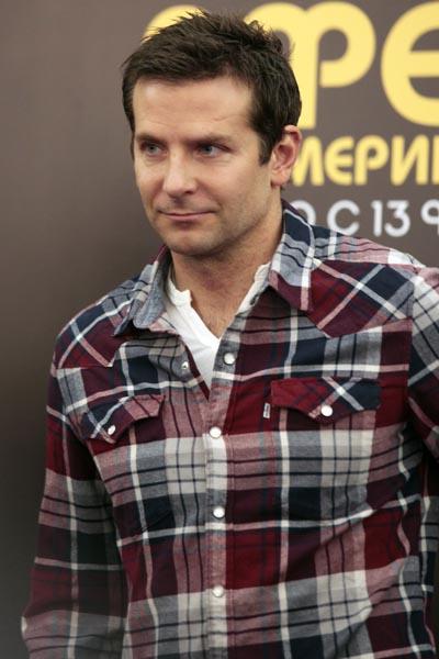 Брэдли Купер стал звездой №13 на Российской аллее славы